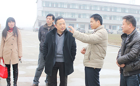 安邦集團董事長李貽連詳細介紹廠區綠化建設
